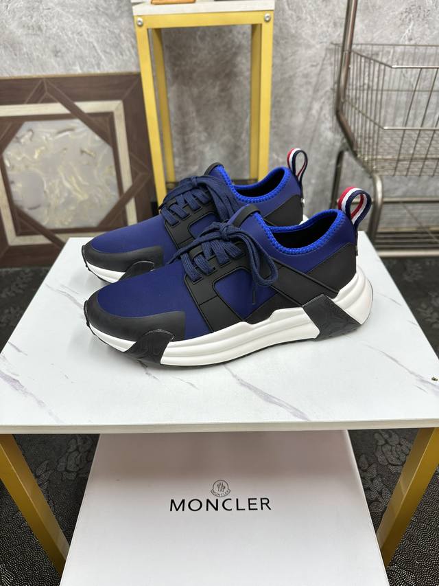 Moncler 休闲运动鞋，头层牛皮搭进口网布面料柔软舒适透气 一脚蹬设计理念合脚大气 真头层羊皮内里透气 橡胶大底耐磨防滑舒适度非常不错size:38-46